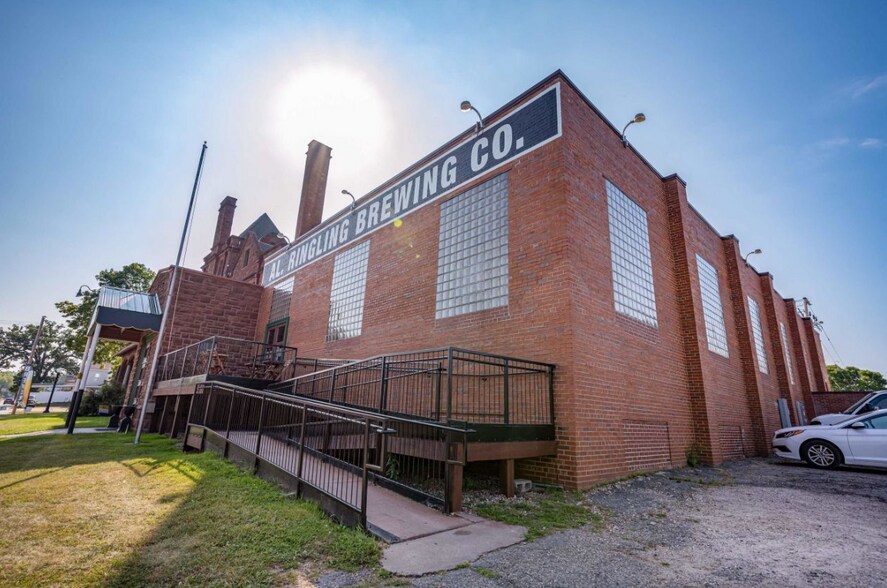 More Photos Of 623 Broadway St, Baraboo Specialty For Sale