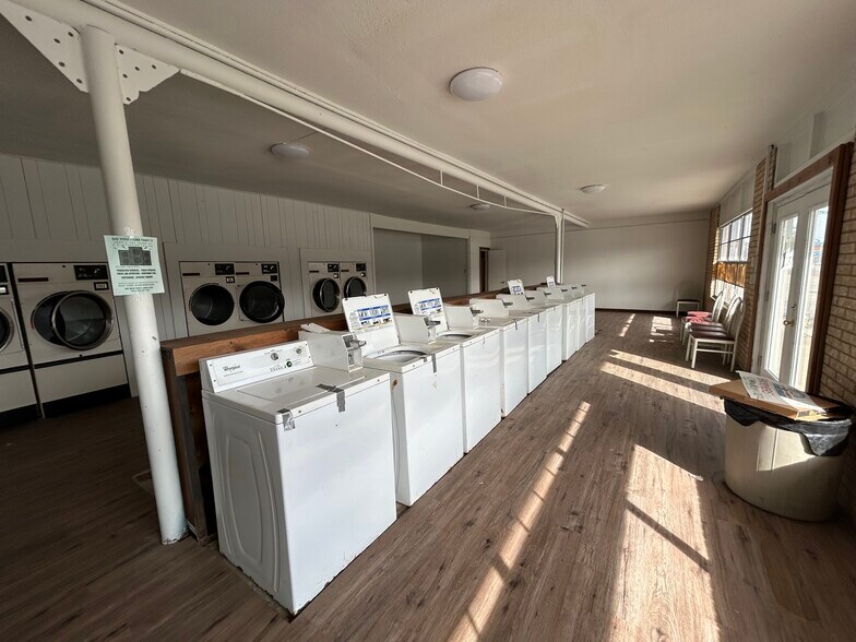 More Photos Of 6421 State Highway 31 E, Murchison Storefront For Sale