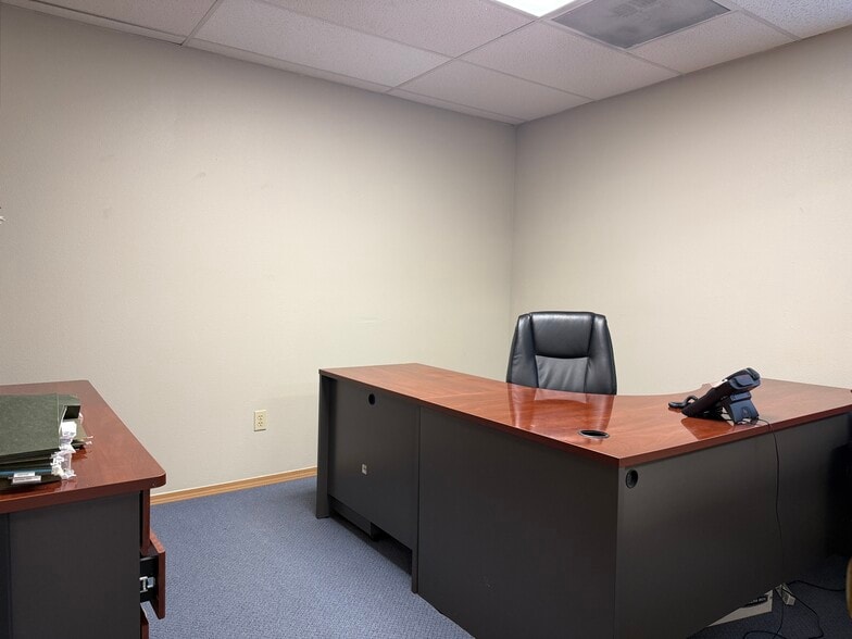 More Photos Of 1919 N Pearl St, Tacoma Office For Sale