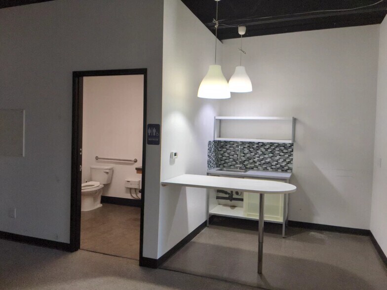 More Photos Of 5909 NE 109th Ave, Vancouver Storefront Retail Office For Lease