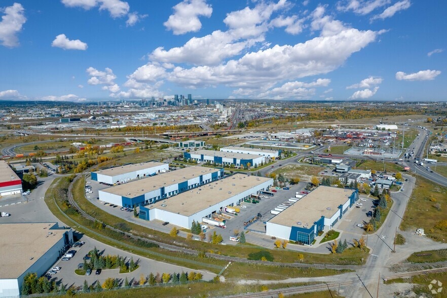 More Photos Of 2355 52nd Ave SE, Calgary Warehouse For Lease