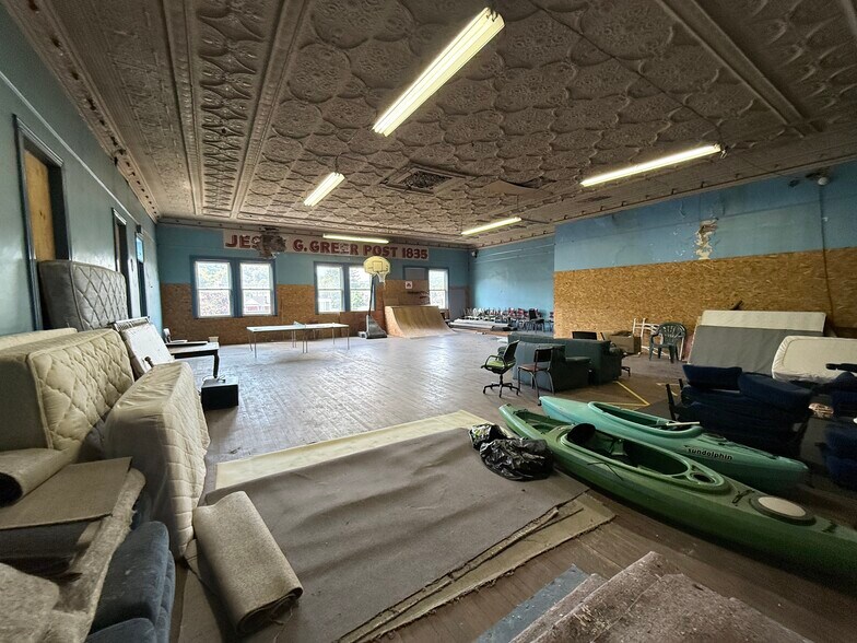 More Photos Of 431 13th St, Franklin Office For Sale