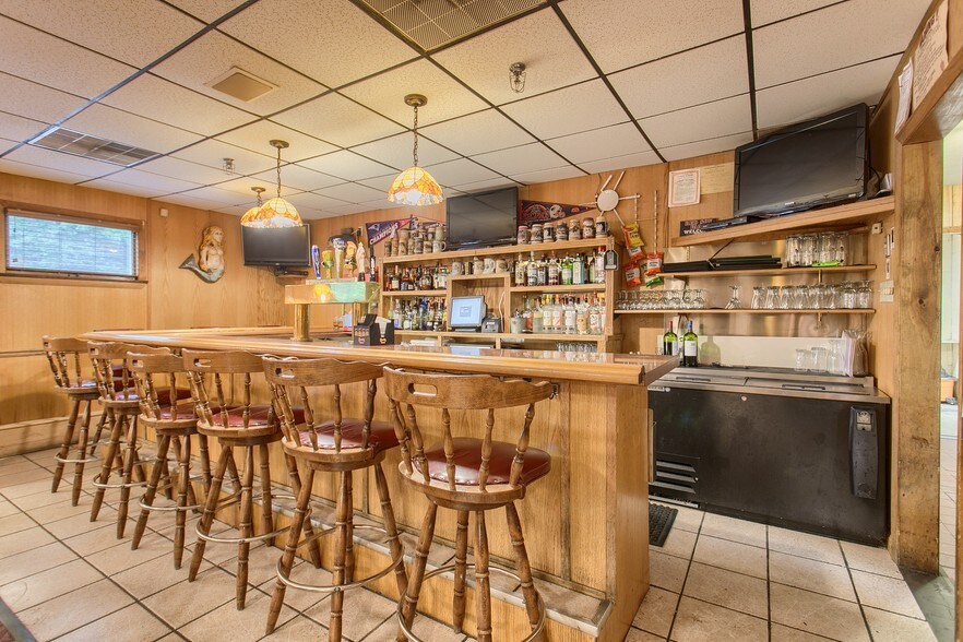 More Photos Of 96 Beach Rd, Salisbury Beach Storefront Retail Residential For Sale