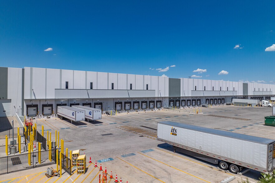 More Photos Of 12250 W Corporate Dr, Avondale Distribution For Lease