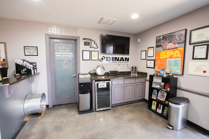 More Photos Of 5080 Rivers Ave, North Charleston Showroom For Sale