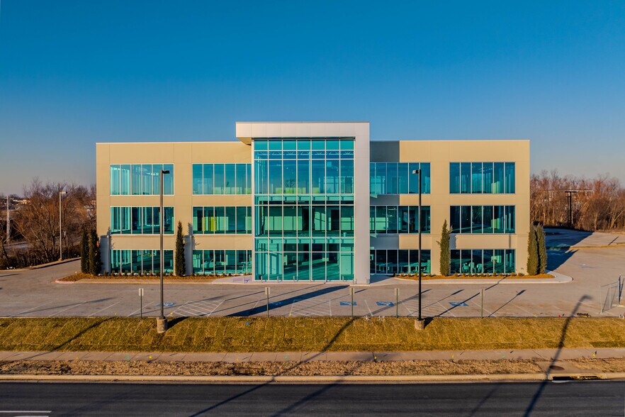 More Photos Of 2700 SE S St, Bentonville Office For Lease