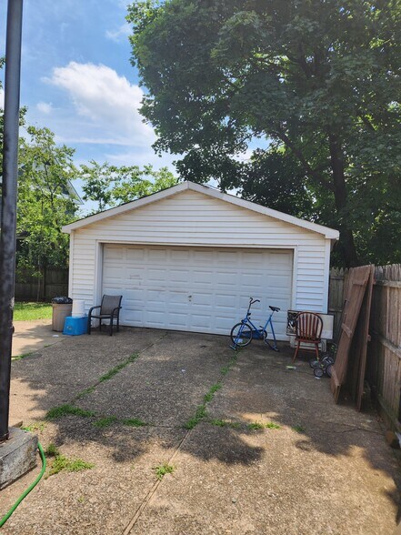 More Photos Of 490 Hamilton St, Franklin Township Office Residential For Sale