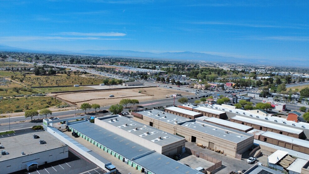 More Photos Of 42704 10th St W, Lancaster Showroom For Lease