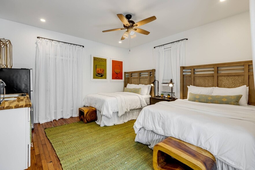 More Photos Of 1117 Duval St, Key West Hospitality For Sale