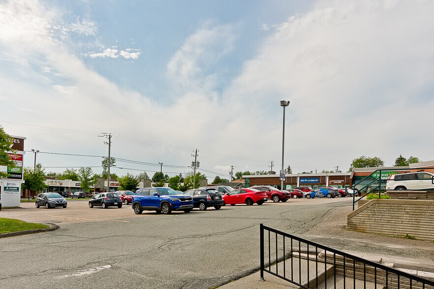 More Photos Of 747-805 Rue King E, Sherbrooke Office For Lease