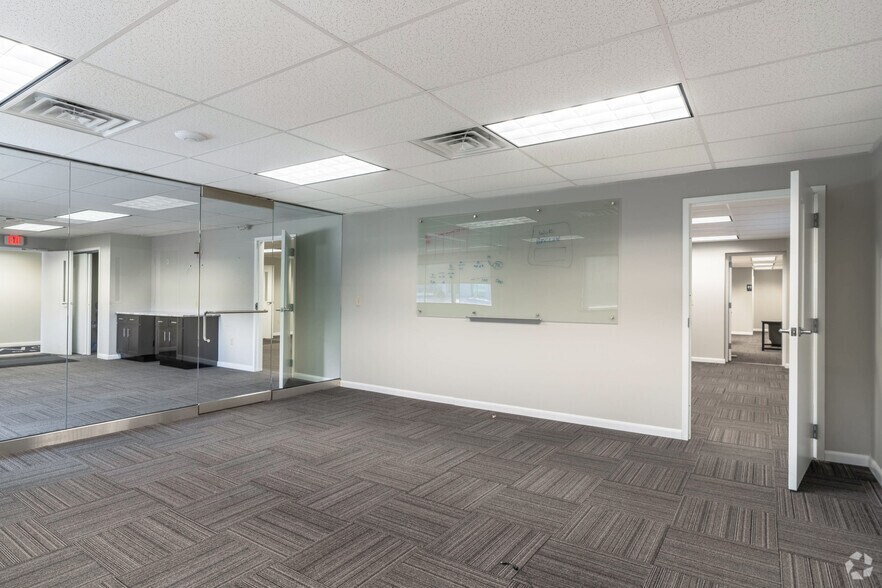 More Photos Of 612-616 Dwight St, Springfield Warehouse For Lease