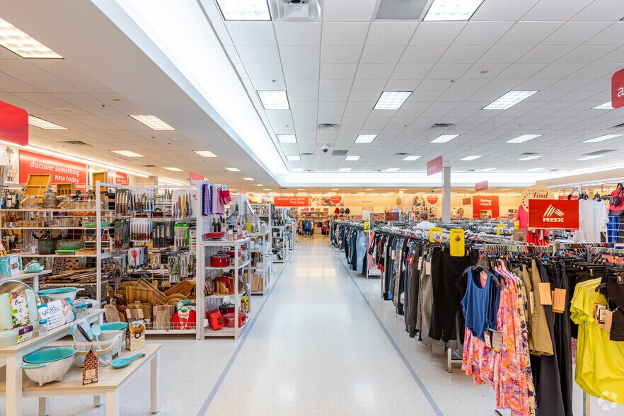 More Photos Of 3870-3998 Bremen Xing, Bremen General Retail For Sale