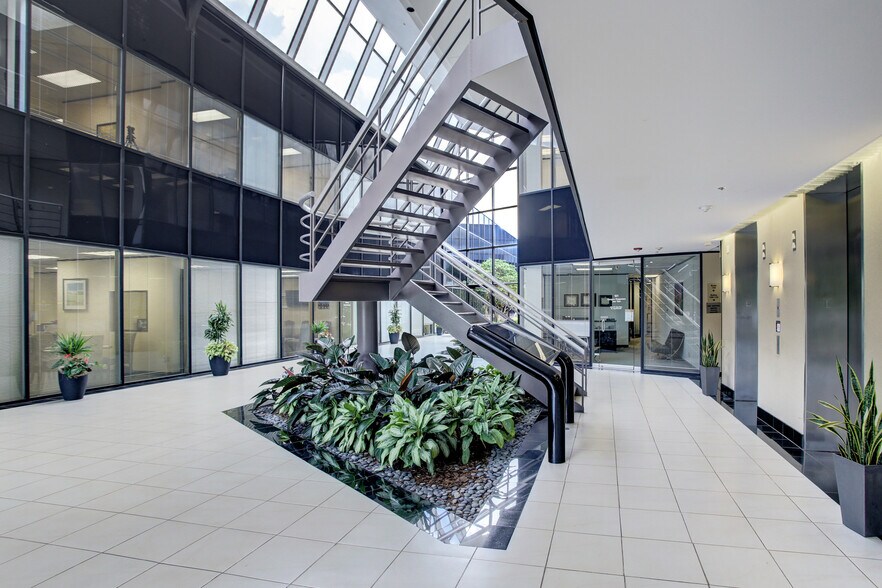 More Photos Of 3000 Wilcrest Dr, Houston Unknown For Lease