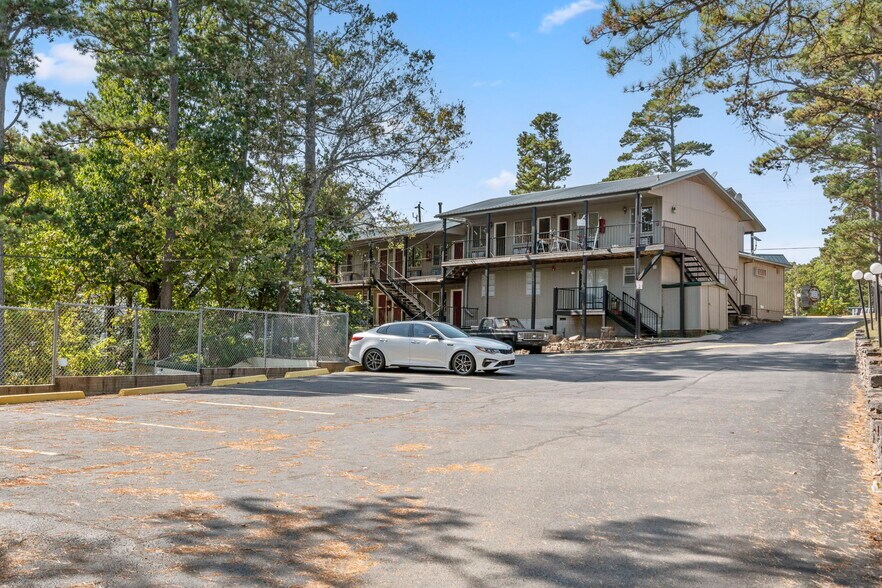 More Photos Of 2044 E Van Buren, Eureka Springs Hotel For Sale