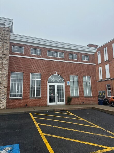 More Photos Of 175 Walnut St, Lockport Office For Lease