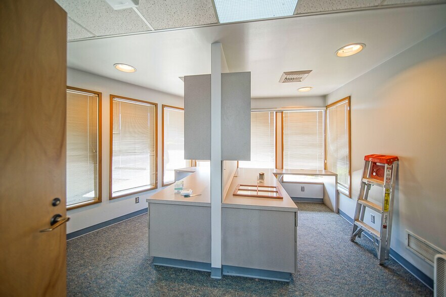 More Photos Of 1930 Port of Tacoma Rd, Tacoma Medical For Sale