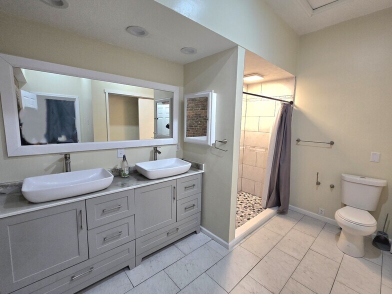 More Photos Of 16-18-20 W Washington St, Sullivan Storefront For Sale