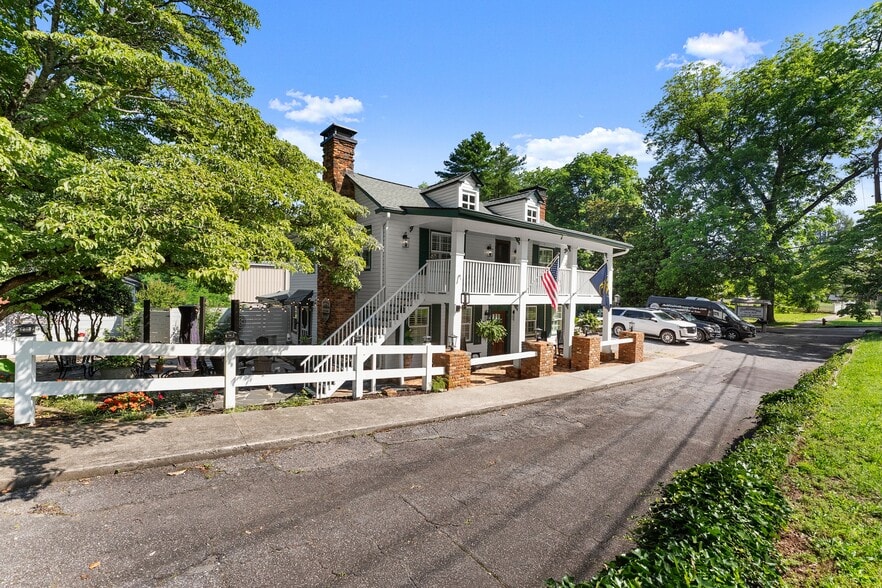 More Photos Of 168 W Main St, Dahlonega Hospitality For Sale