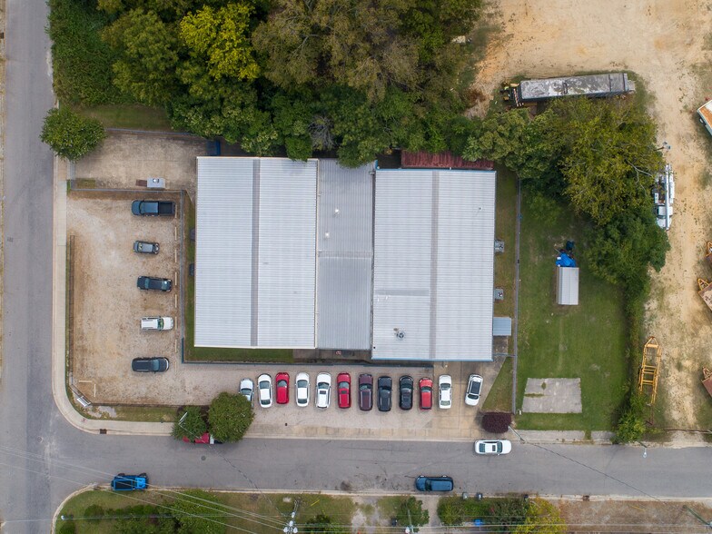 More Photos Of 335-337 McMillan St, Fayetteville Warehouse For Sale