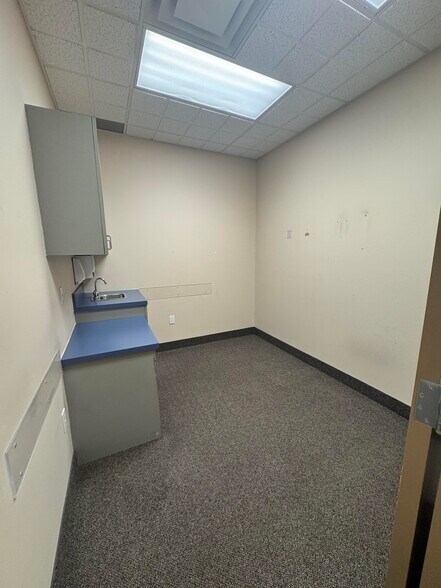 More Photos Of 240 Waterloo St, London Medical For Lease