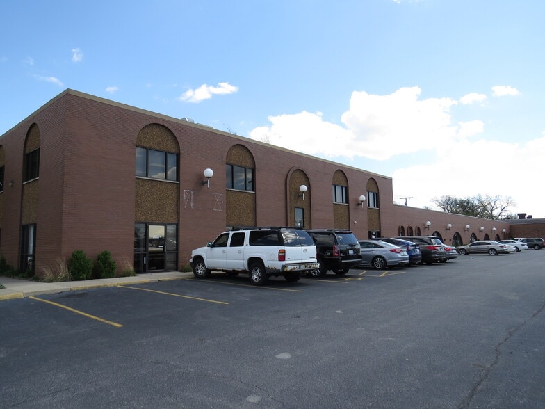 More Photos Of 5401-5443 Broadway St, Merrillville Office For Sale