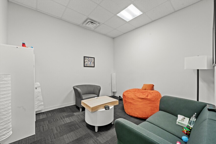 More Photos Of 2754 W Fullerton Ave, Chicago Freestanding For Lease