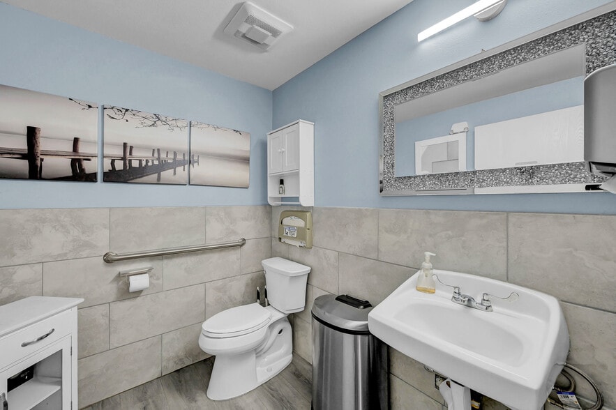 More Photos Of 1433 N Boulder Hwy, Henderson Freestanding For Sale