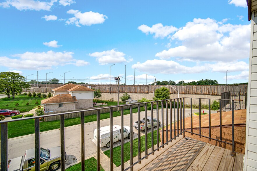 More Photos Of 14544 S San Francisco Ave, Posen Apartments For Sale