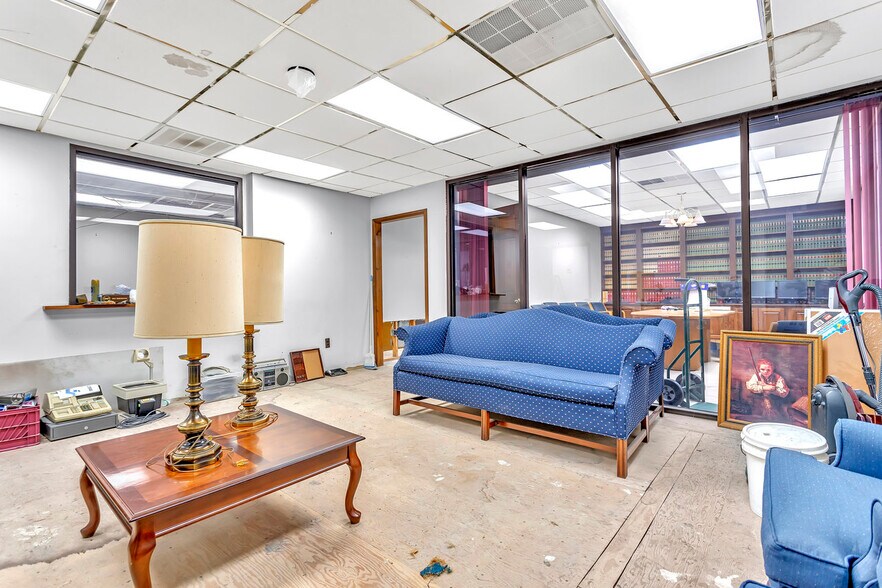 More Photos Of 110-112 N Wood Ave, Linden Storefront Retail Office For Lease