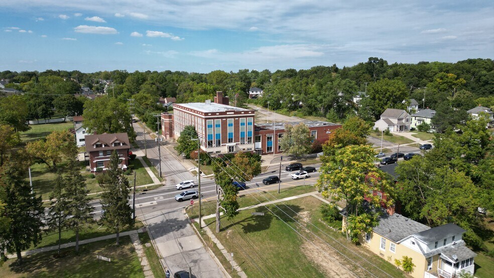 More Photos Of 131 University Dr, Pontiac Health Club For Sale