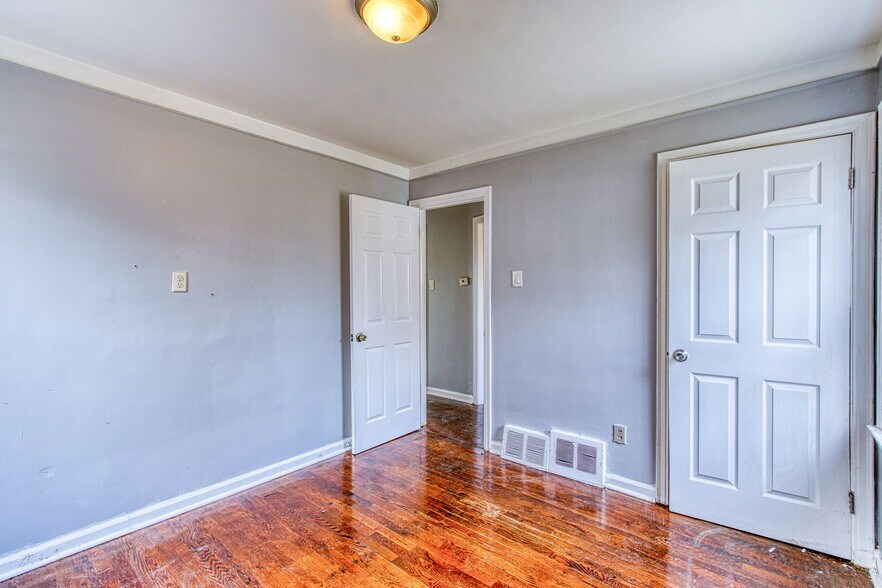 More Photos Of 12014 Duchess St, Detroit Flex For Sale