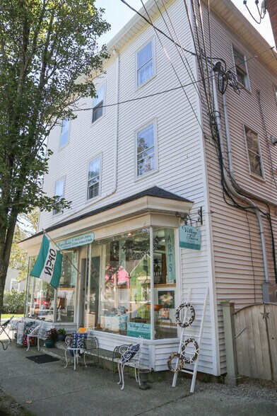 More Photos Of 7 Main St, North Kingstown Storefront Retail Office For Lease