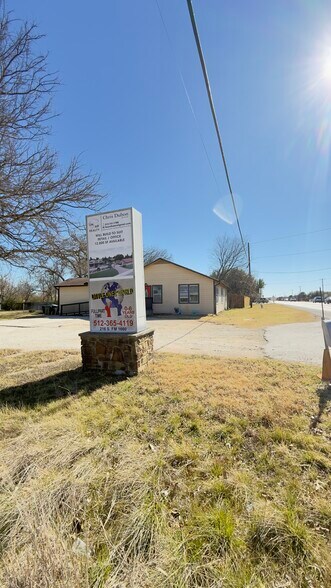 More Photos Of 216 S FM 1660, Hutto Daycare Center For Lease