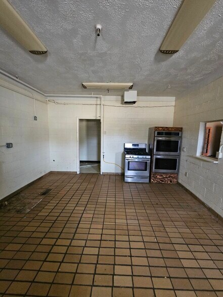 More Photos Of 215 W 3rd St, Helena Healthcare For Sale
