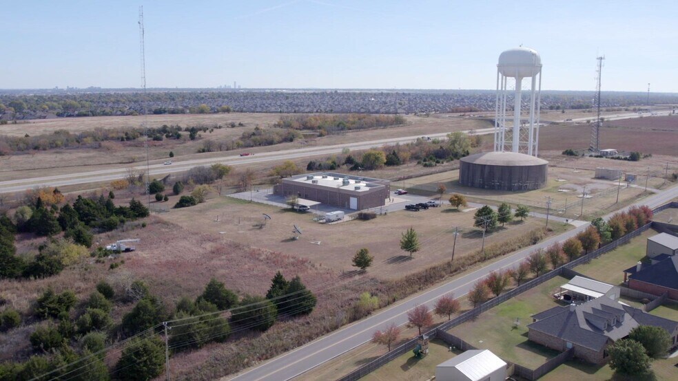 Primary Photo Of 9802 N Morgan Rd, Yukon Office For Sale