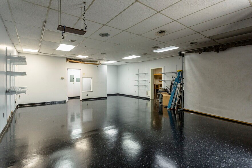 More Photos Of 889 E Market St, Harrisonburg Storefront Retail Office For Sale