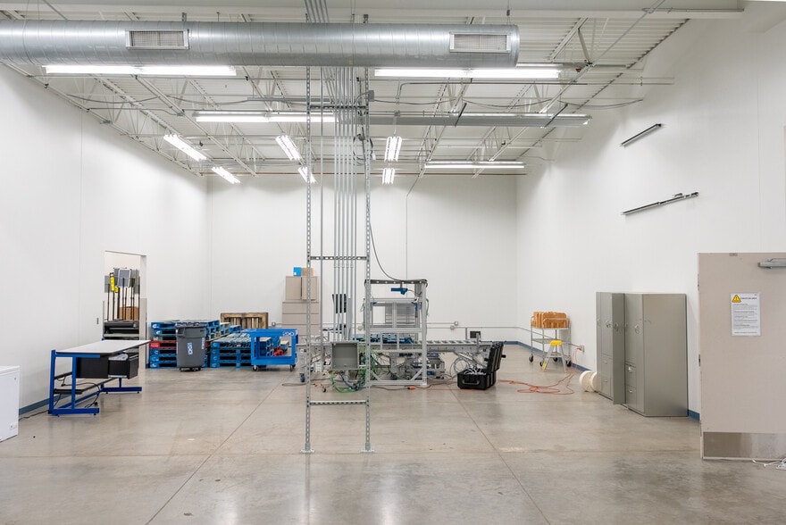 More Photos Of 6900 W 110th St, Bloomington Light Manufacturing For Sale