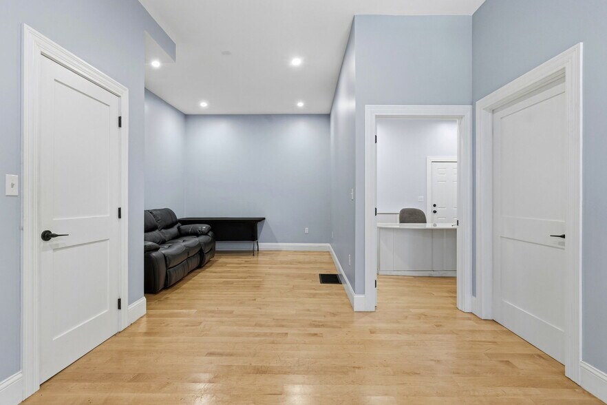 More Photos Of 129-131 N Washington St, Boston Storefront Retail Office For Sale