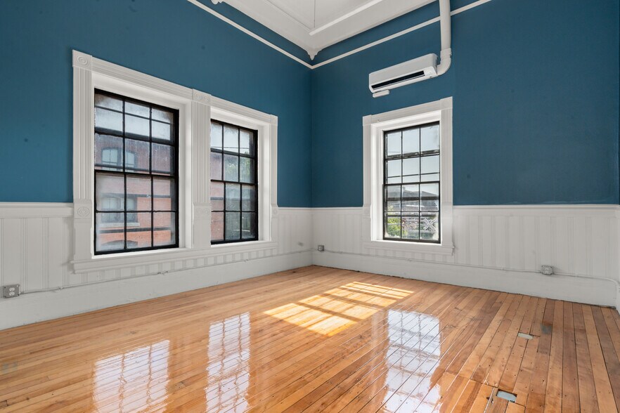 More Photos Of 56 Sterling St, Clinton Manufacturing For Lease