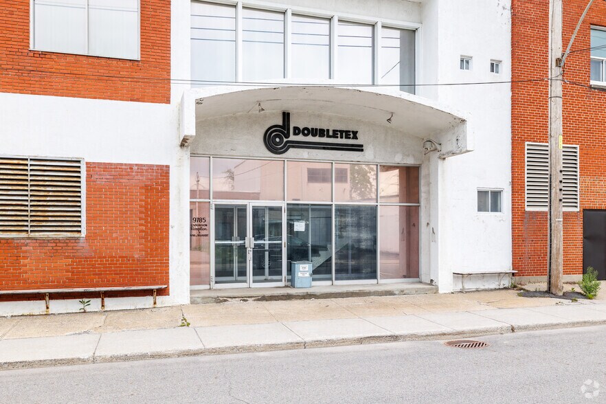More Photos Of 9735-9785 Rue Jeanne-Mance, Montréal Distribution For Sale