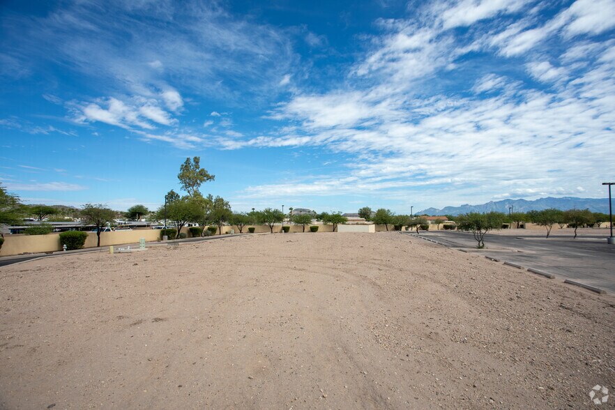 More Photos Of 1380 W Irvington Rd, Tucson General Retail For Sale