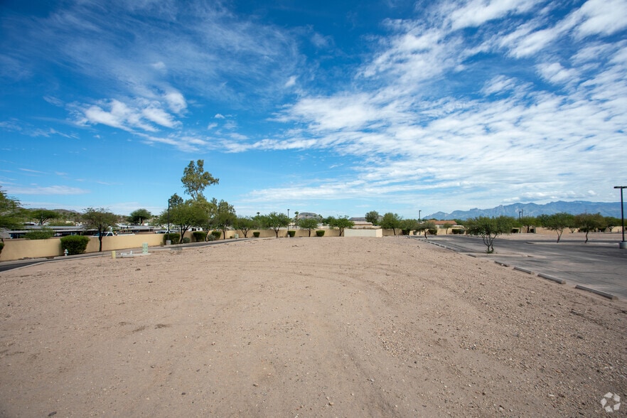 More Photos Of 1380 W Irvington Rd, Tucson General Retail For Lease