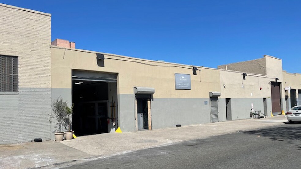 Primary Photo Of 4548 37th St, Long Island City Warehouse For Lease