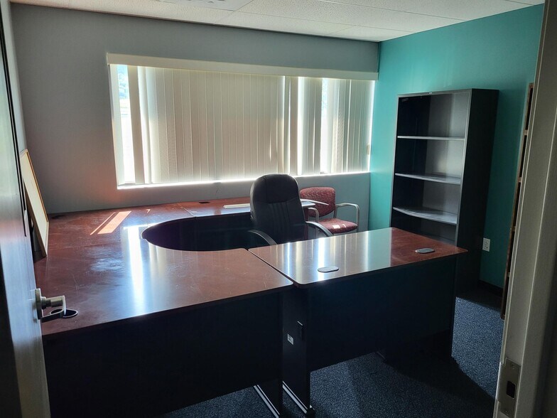 More Photos Of 1000 Green River Dr, Fairmont Office For Sale
