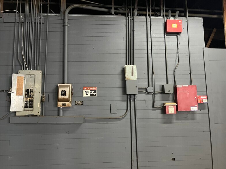 More Photos Of 285 W Trigg Ave, Memphis Manufacturing For Lease