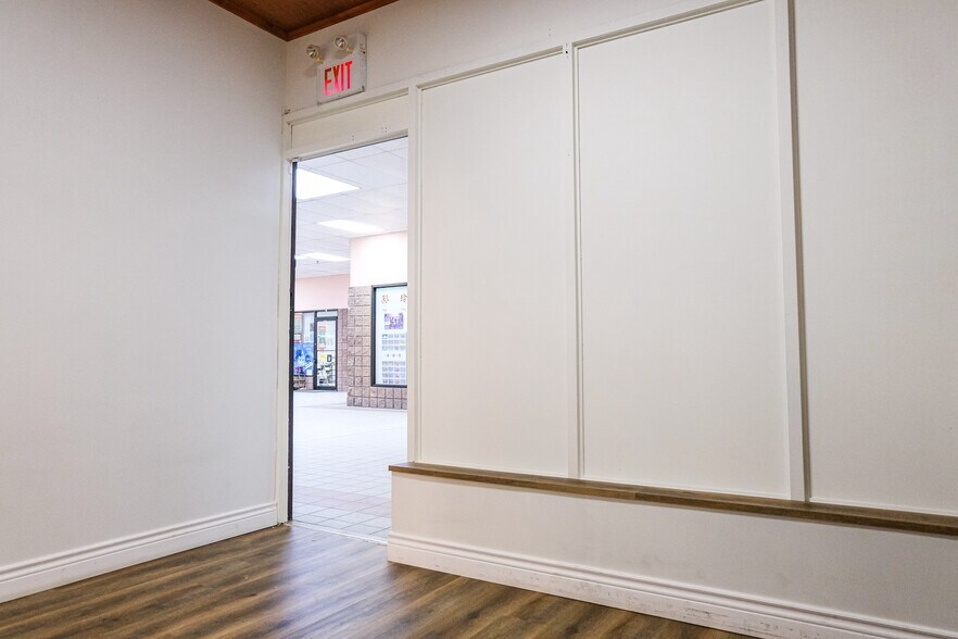More Photos Of 155 E Beaver Creek Rd, Richmond Hill Office For Sale