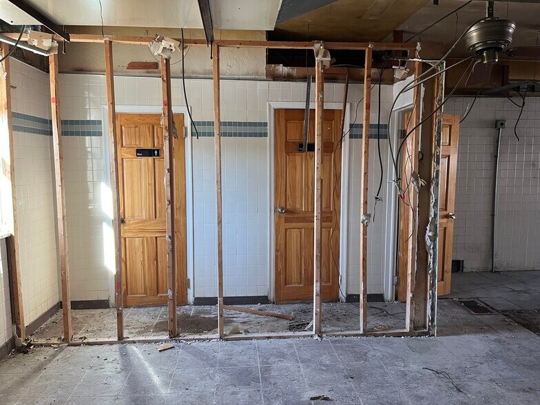 More Photos Of 1180 Easton Rd, Abington Storefront Retail Office For Sale