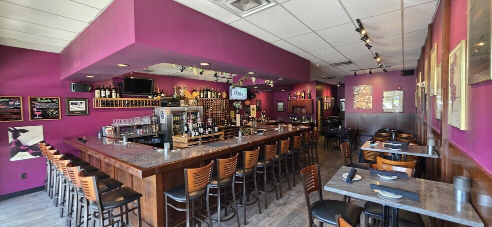 More Photos Of 1028 Route 146, Clifton Park Restaurant For Lease