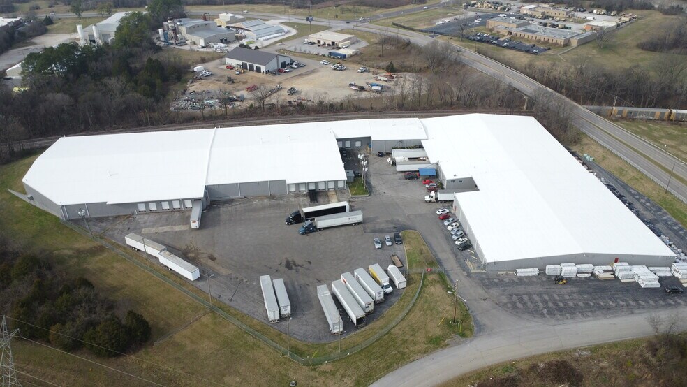 More Photos Of 801 N James Campbell Blvd, Columbia Distribution For Lease
