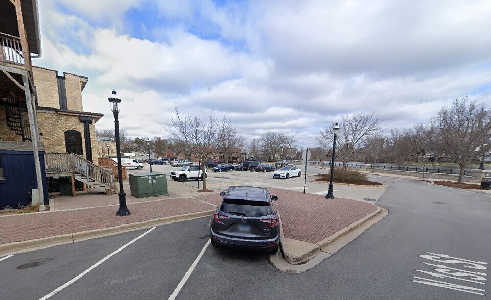 More Photos Of 106 W Main St, West Dundee Office For Lease